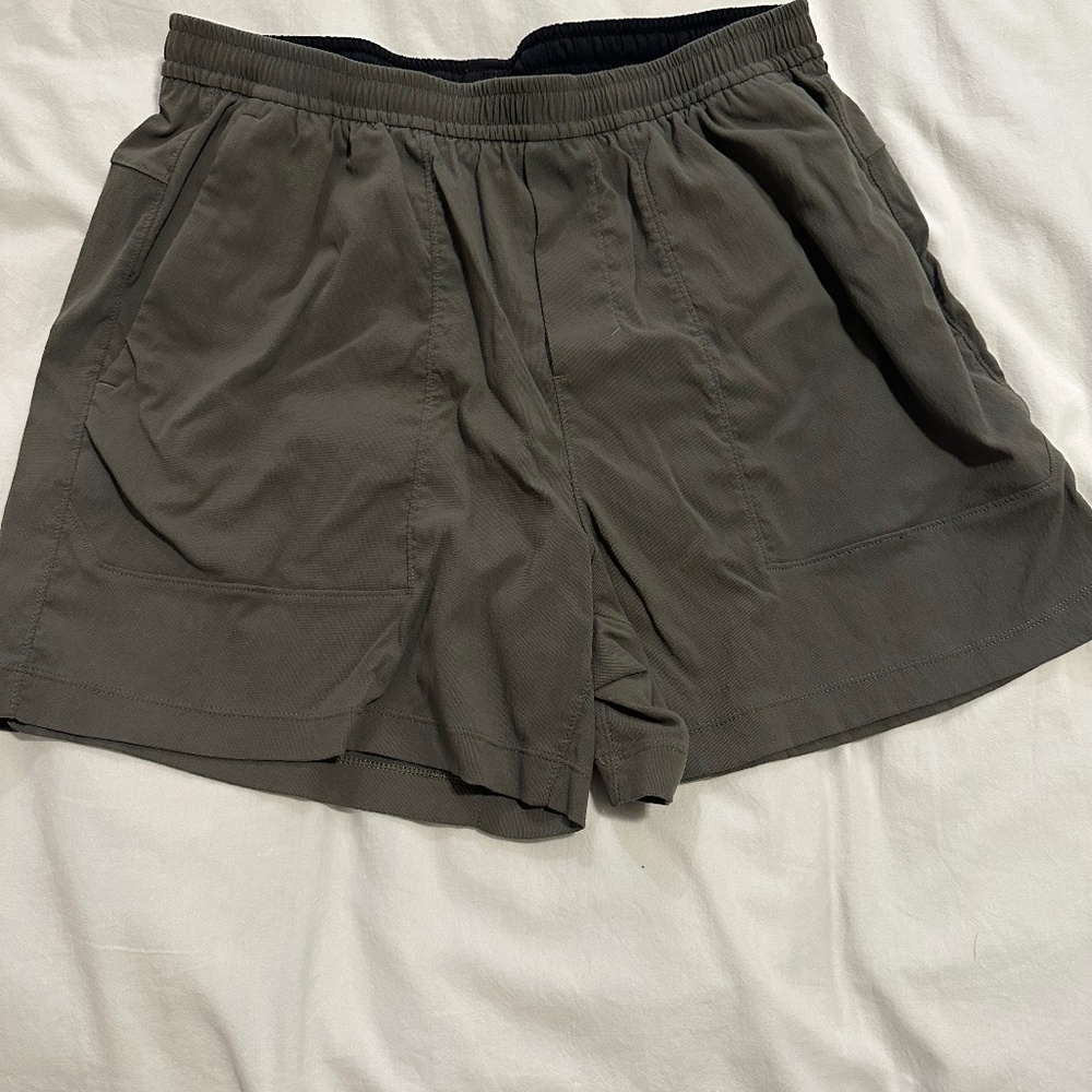 Mens Lululemon bowline 5' shorts